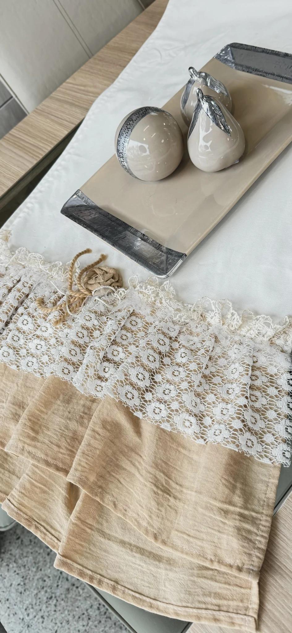 Camino de mesa con detalles